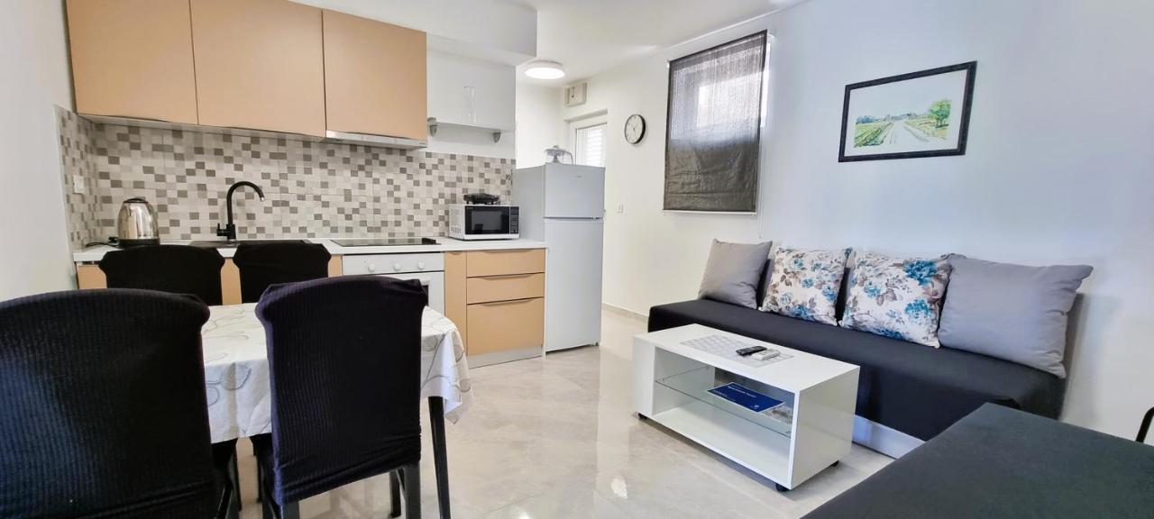 Apartment Tonci Novalja Eksteriør billede