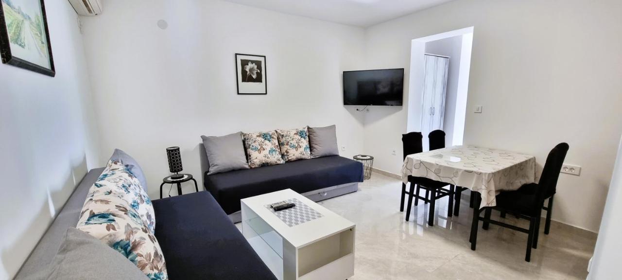 Apartment Tonci Novalja Eksteriør billede