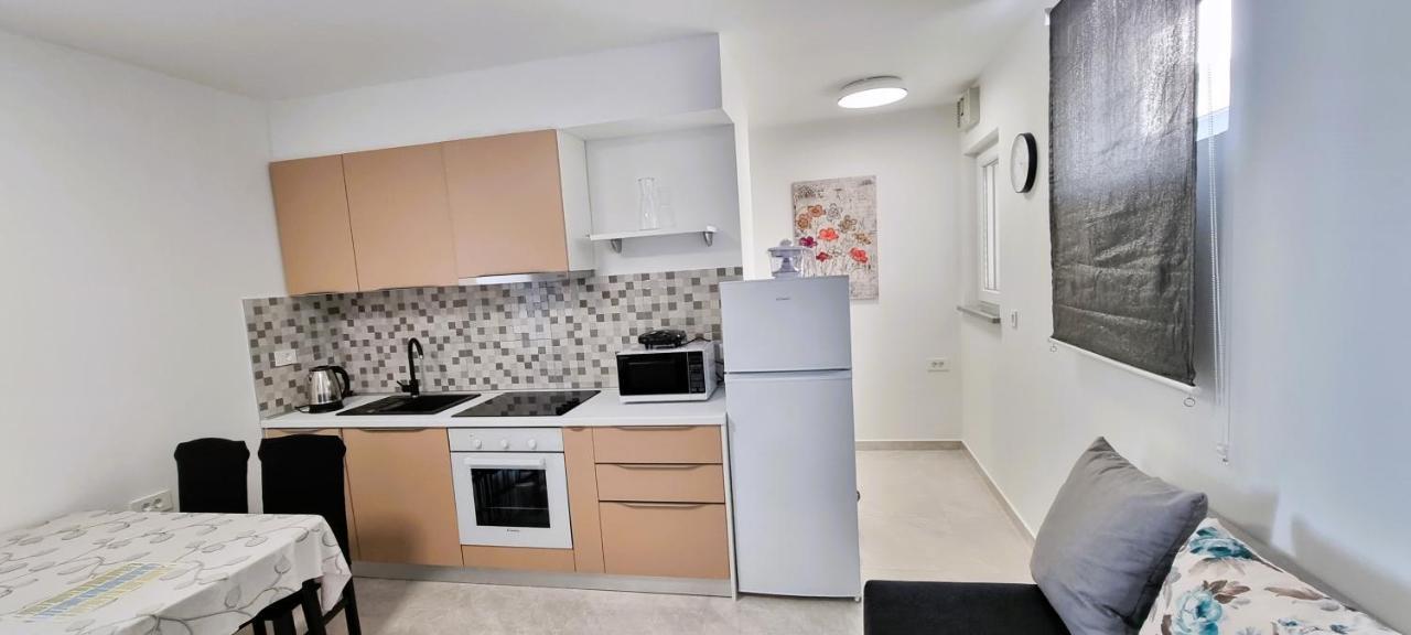 Apartment Tonci Novalja Eksteriør billede