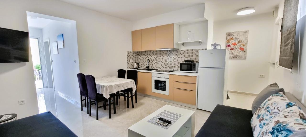 Apartment Tonci Novalja Eksteriør billede