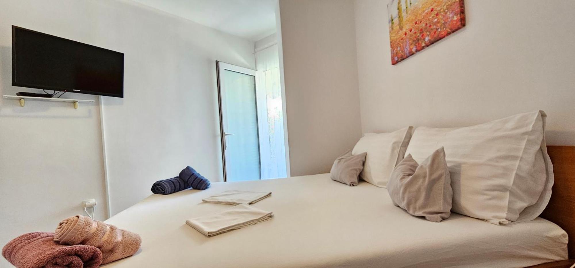 Apartment Tonci Novalja Eksteriør billede